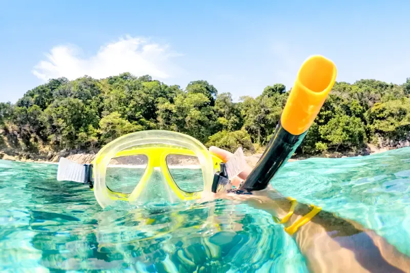 imgi_13_adventurous-guy-taking-photo-of-snorkeling-mask-un-2024-07-03-02-44-12-utc